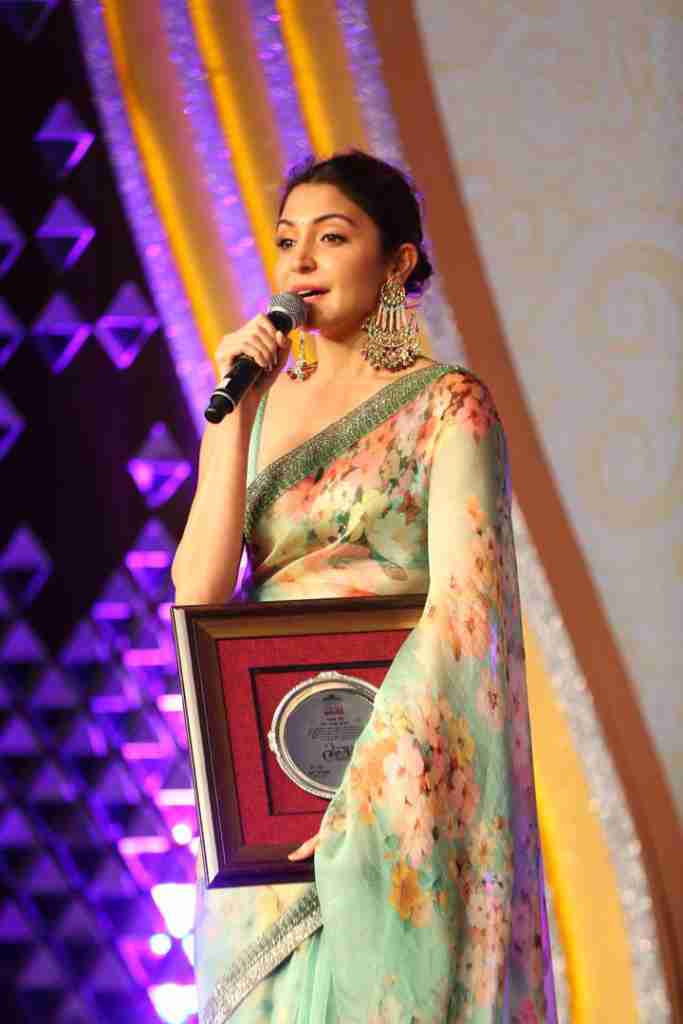 Anushka  Sharma  at the stage of NBT Utsav Awards 2022 Naarad